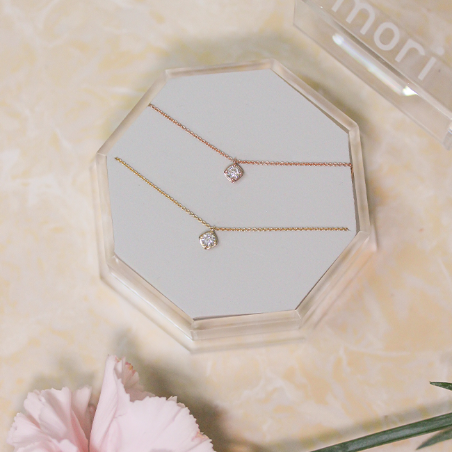 Classic diamond necklace